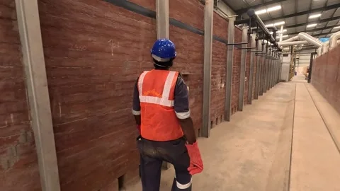 Operator checking high degree Celsius temperature in tunnel kiln Video stock 251450956