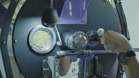 The operator checks the coffee roasting process Vídeos de archivo 142087774