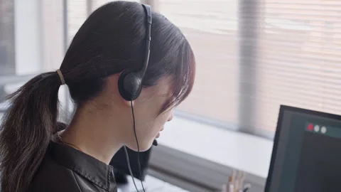 Operator in Headset Consulting Client in Modern Call Center 스톡 동영상 335755957