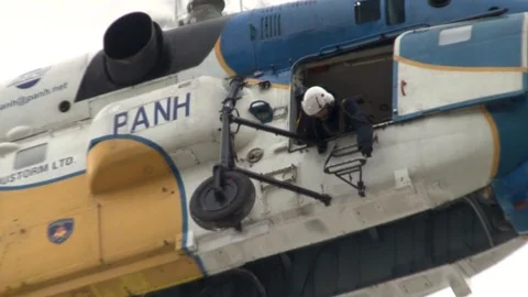 Operator Ka-32 helicopter and pilot flying helicopter with external load. Video stock 106370139