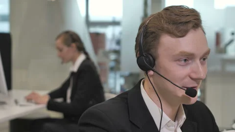 Operator man talking to customer Видео 108392316