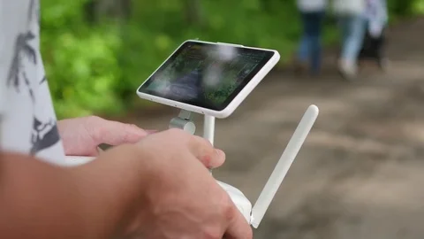 The operator remotely controls the drone. The flight of the drone Vidéo 78369065