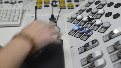 Operator of a saw machine working 動画素材 89435133