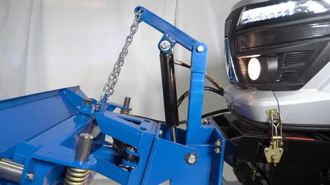 The operator on the tractor raises the bucket. Hydraulic pistons moving forward Stock Footage 128631042