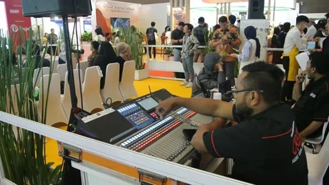 Operator TV and sound behind the seminar area 스톡 동영상 285021321