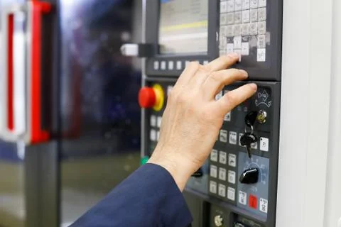 Operator working with CNC machining center Stock-Fotos