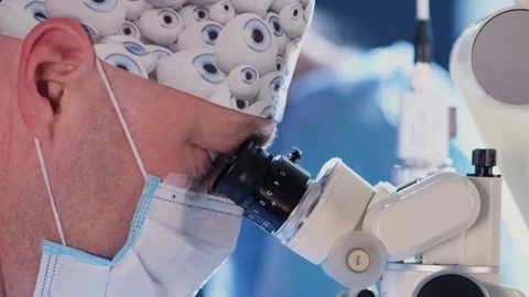 An ophthalmic surgery specialist performs an operation. Stockbeeldmateriaal 265012571