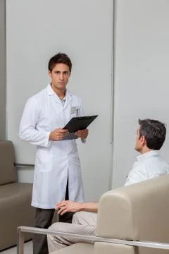 Ophthalmologist looking at camera Stock-Fotos