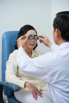 Ophthalmologist testing eyesight Stock Photos