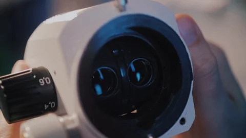 Optical elements of a microscope. Microscope lenses Vidéo 104834140