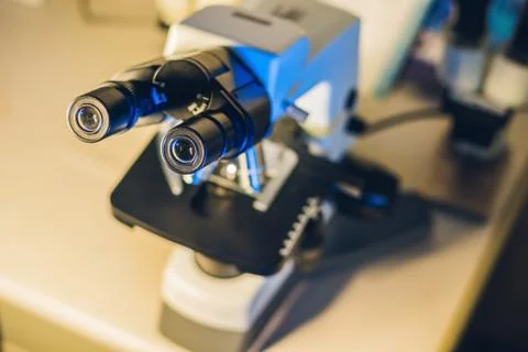 Optical microscope in a scientific laboratory Foto stock
