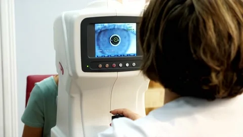 Optician doctor working with the refractometer machine. Stock Footage 140577544