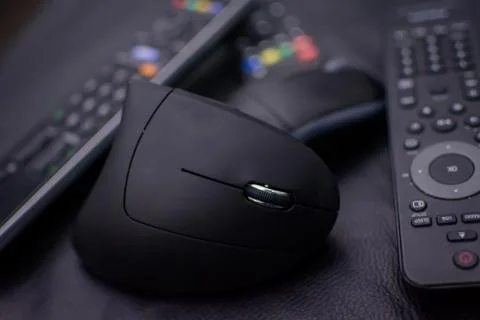 Opticicon mouse without cables and remote controls on a black background Foto stock