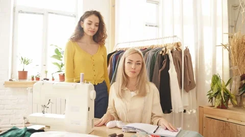 Optimistic tailors bloggers talking at camera Video stock 152132324