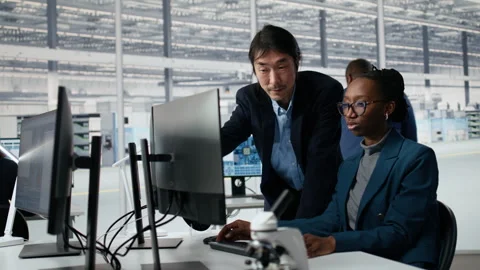 Optimizing microchip production, AI and senior manager with woman in factory Video stock 335881336