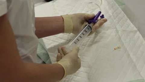 Opzuigen maaginhoud Stock Footage 83618878