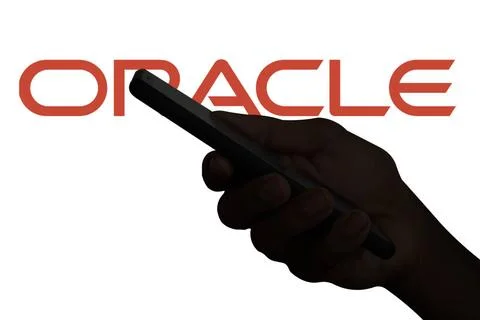  ORACLE logo displayed on smartphone screen. ORACLE is a multinational com... Foto stock