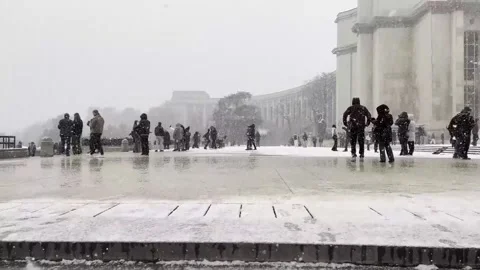 Orange alert for snow and cold weather in Paris and 26 other regions of France,  動画素材 325740715