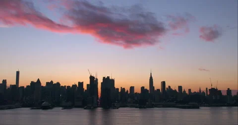 Orange and pink clouds above the Midtown Manhattan skyline Stock Footage 51433685