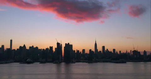 Orange and pink clouds above the Midtown Manhattan skyline Video stock 51433853