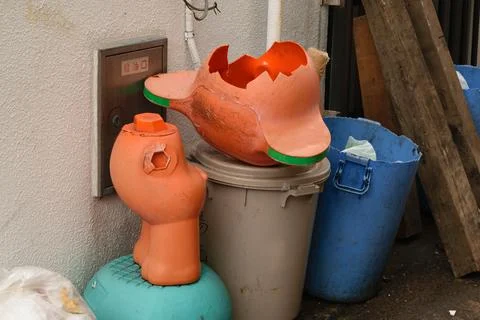An orange broken plastic statue Foto stock