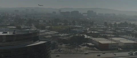 Orange County rooftop view of city and plane 6K Stockbeeldmateriaal 175327043