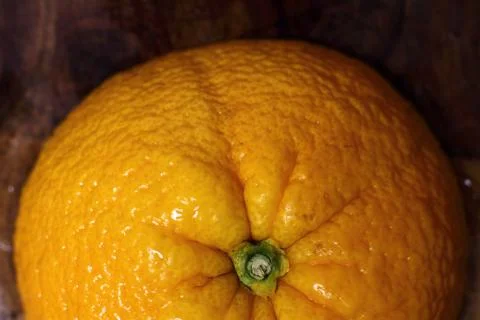 Orange on a Cutting Board Foto stock