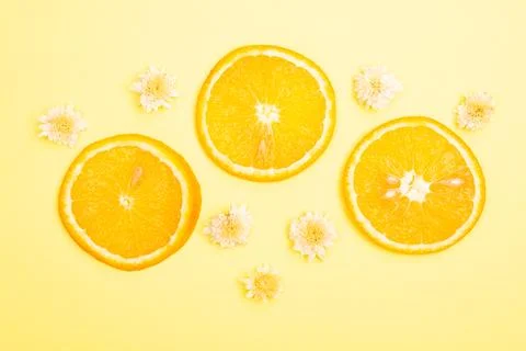 Orange fruit pattern composition. Summer healthy food background. Foto stock