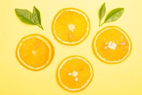 Orange fruit pattern composition. Summer healthy food background. Foto stock