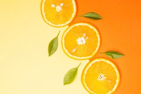 Orange fruit pattern composition. Summer healthy food background. Foto stock