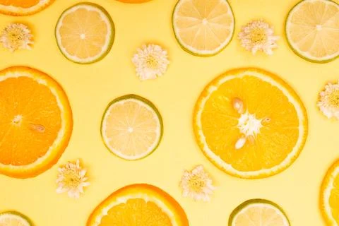 Orange fruit pattern composition. Summer healthy food background. Foto stock