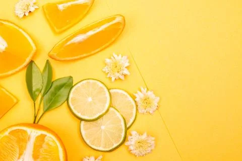 Orange fruit pattern composition. Summer healthy food background. Stockfoto's