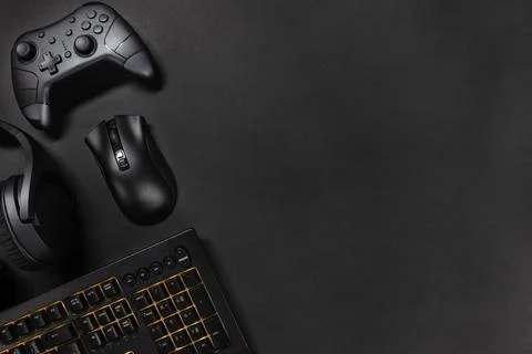 Orange lit keyboard by game controller and mouse Foto stock