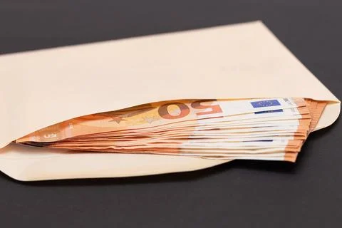 An Orange Paper Envelope with Stack of 50-Euro Banknotes Inside Stockfoto's