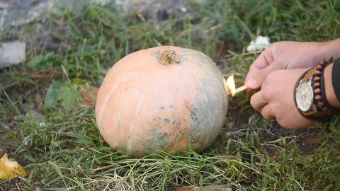 Orange Pumpkin violently explodes after being struck by a high power rifle Vídeos de archivo 83033567