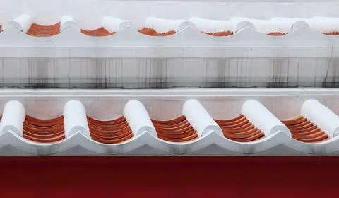 Orange rooftop in white cell. Foto stock