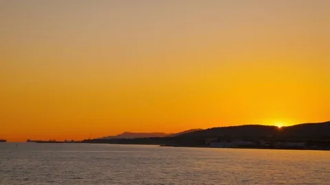 Orange Sea zoom in sunset time lapse Stockbeeldmateriaal 80676183