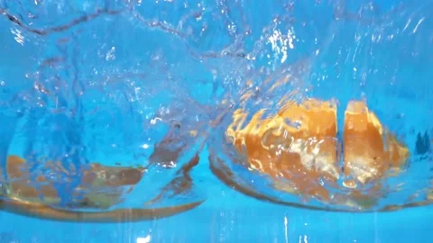 Orange slices fall into the water Stock-Footage 146627242