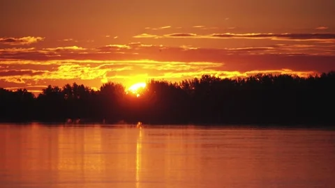 Orange sunrise on top of forest at the river Vídeo Stock 130863480