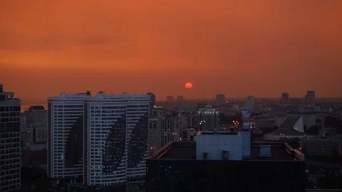 Orange sunset and smog Video stock 113974399