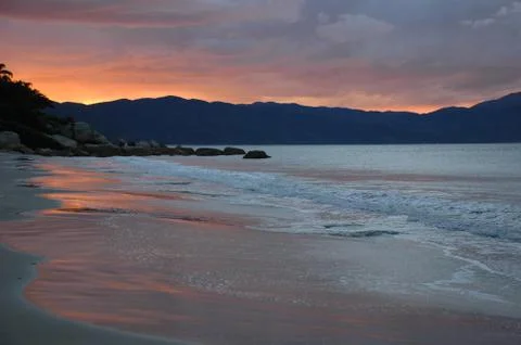 Orange sunset in a beach 库存照片