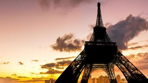 Orange sunset sky on Tour Eiffel Foto stock