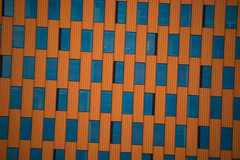Orange wall with blue rectangles Stockfoto's