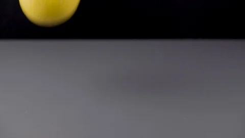 Oranges falling on the ground Stockbeeldmateriaal 94250036