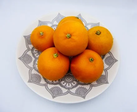 Oranges group on a plate, white background Stock-Fotos