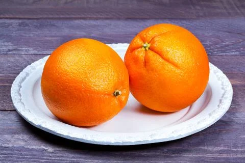 Oranges on a white plate Foto stock