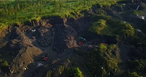 Orbit drone shot of illegal mining activities that cause land damage. Vidéo 221429924