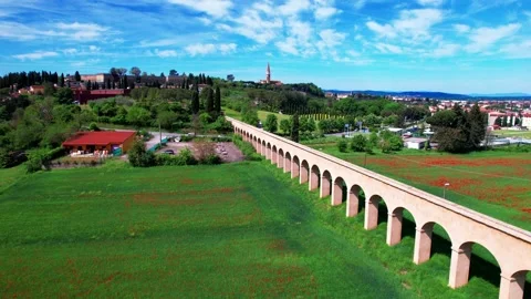 Orbit drone view ancient water pipline Arezzo City Landscape-Chatedral-Church 스톡 동영상 240831215