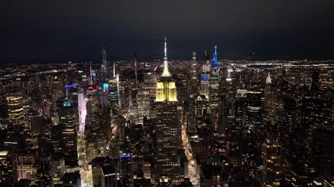 Orbit left Across the Lit empire state and Skyline at Night Stockbeeldmateriaal 344752825