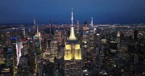 Orbit right of the Empire State Building Above Midtown at Night Stock-Footage 344725869
